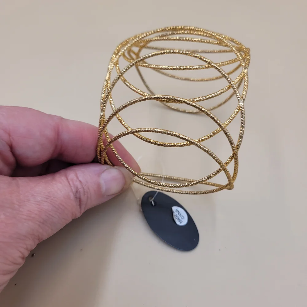Elegant‎ Gold Cuff Bracelet